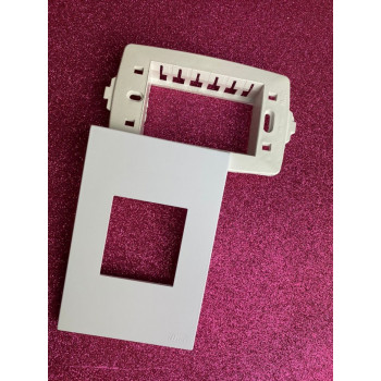 Placa 2 Módulos Juntos com Suporte 4x2 - RECTA Branco Satin Fosco Placa 2 Módulos Juntos com Suporte 4x2 - RECTA Branco Satin Fosco